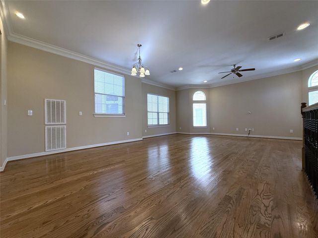 5305 Egbert C, Houston, TX 77007