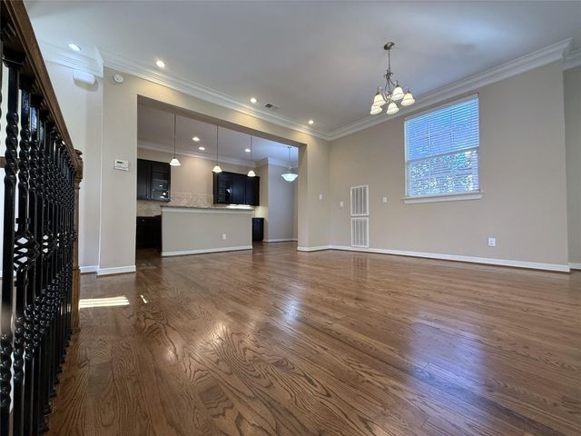 5305 Egbert C, Houston, TX 77007