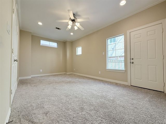 5305 Egbert C, Houston, TX 77007