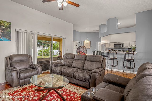 525 Justine Avenue NW, Palm Bay, FL 32907
