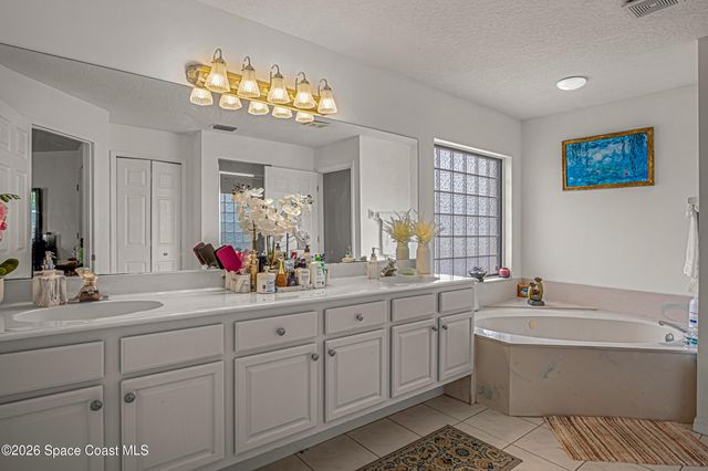 525 Justine Avenue NW, Palm Bay, FL 32907