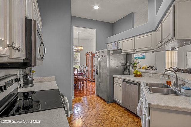 525 Justine Avenue NW, Palm Bay, FL 32907