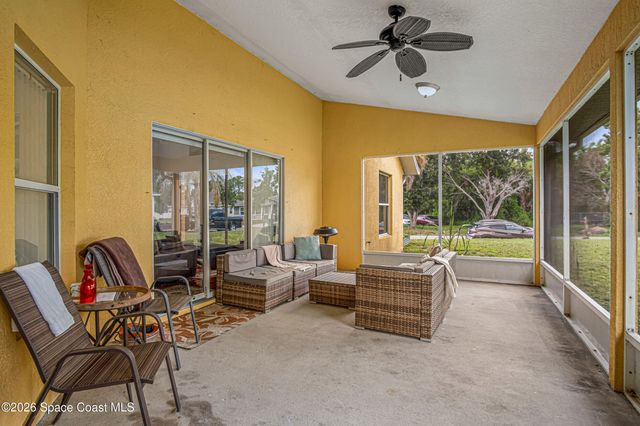 525 Justine Avenue NW, Palm Bay, FL 32907