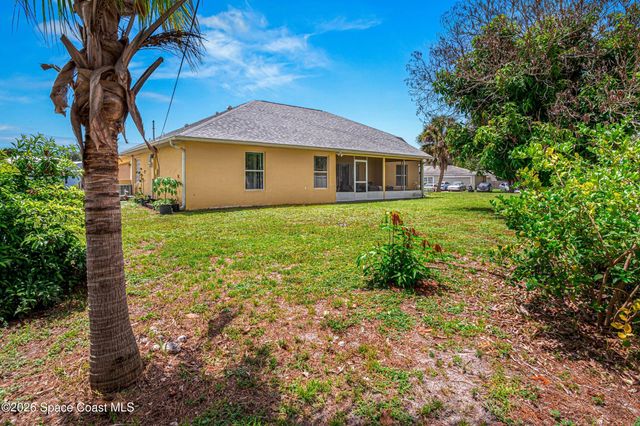 525 Justine Avenue NW, Palm Bay, FL 32907