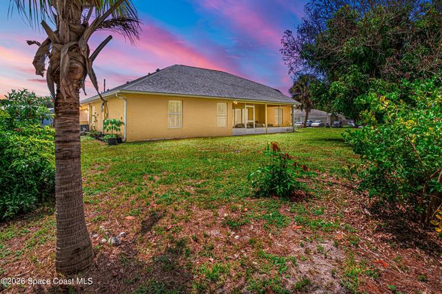 525 Justine Avenue NW, Palm Bay, FL 32907
