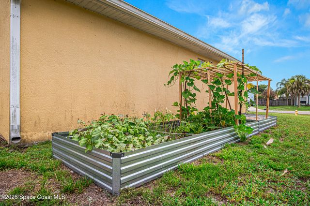 525 Justine Avenue NW, Palm Bay, FL 32907