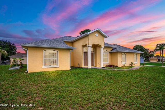 525 Justine Avenue NW, Palm Bay, FL 32907