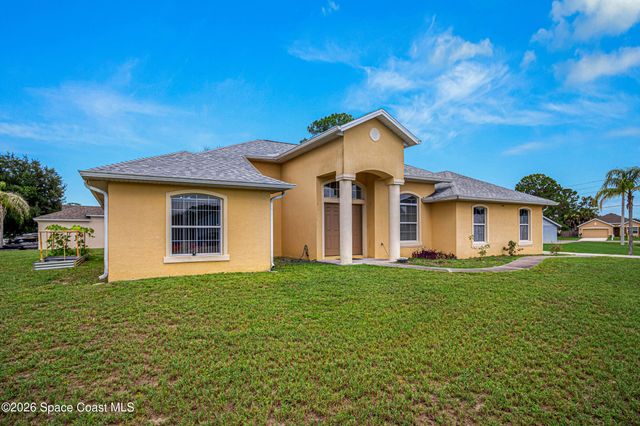 525 Justine Avenue NW, Palm Bay, FL 32907