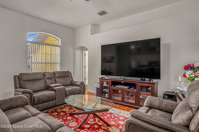 525 Justine Avenue NW, Palm Bay, FL 32907