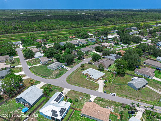 525 Justine Avenue NW, Palm Bay, FL 32907