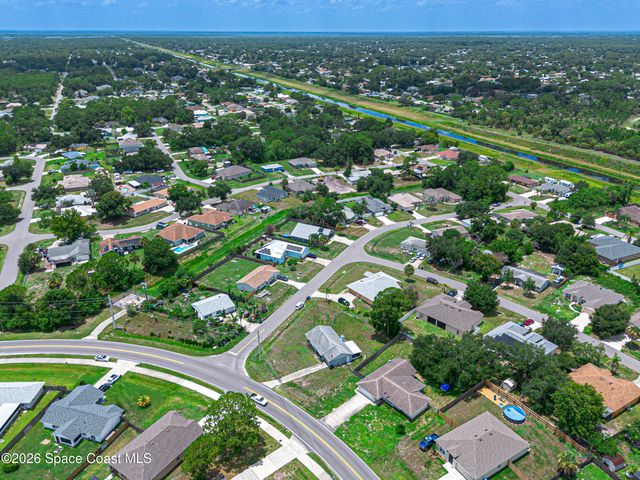 525 Justine Avenue NW, Palm Bay, FL 32907