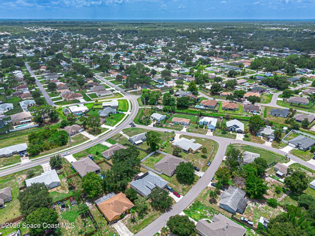 525 Justine Avenue NW, Palm Bay, FL 32907