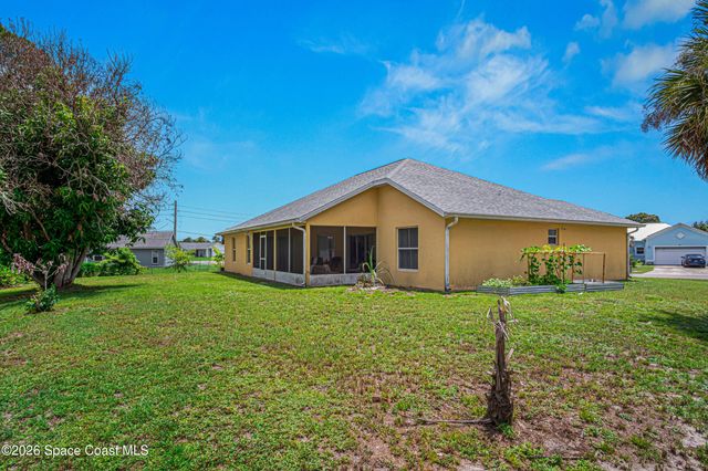 525 Justine Avenue NW, Palm Bay, FL 32907