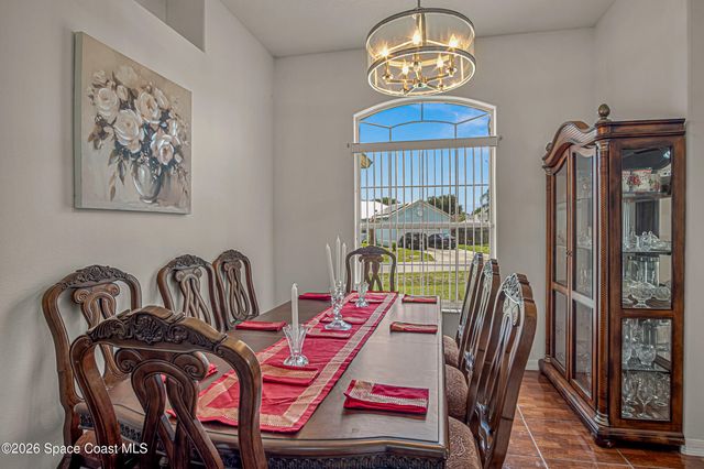 525 Justine Avenue NW, Palm Bay, FL 32907