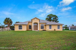 525 Justine Avenue NW, Palm Bay, FL 32907