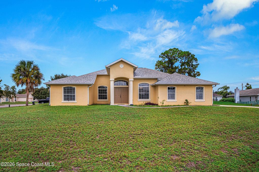 525 Justine Avenue NW, Palm Bay, FL 32907