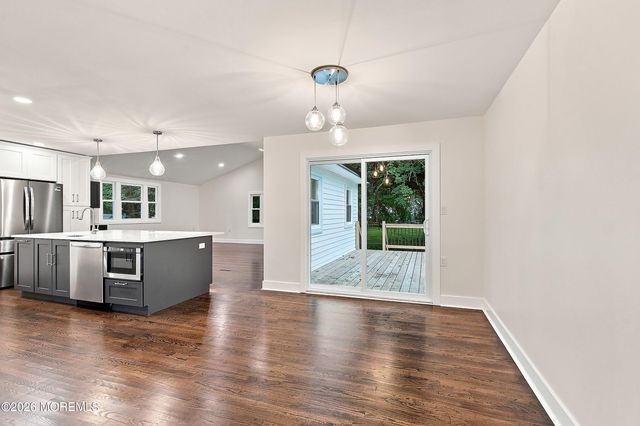 17 Mohawk Drive, Matawan, NJ 07747