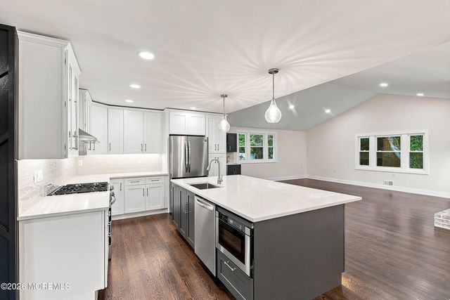 17 Mohawk Drive, Matawan, NJ 07747