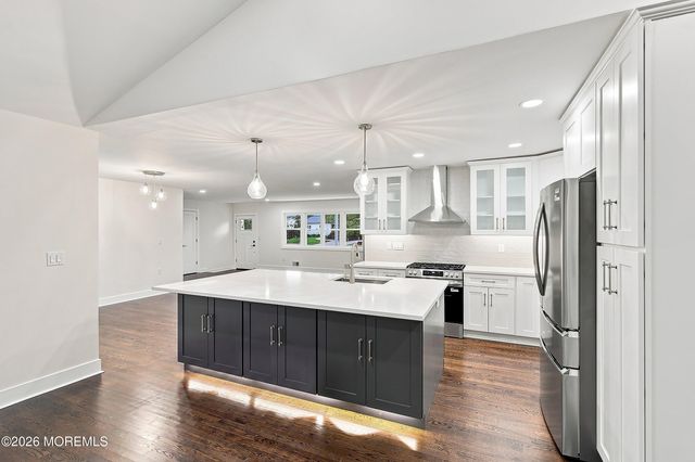 17 Mohawk Drive, Matawan, NJ 07747