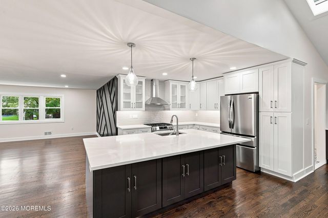 17 Mohawk Drive, Matawan, NJ 07747