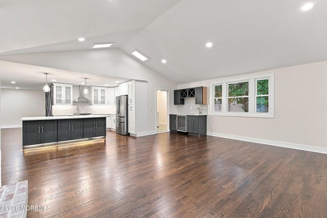 17 Mohawk Drive, Matawan, NJ 07747