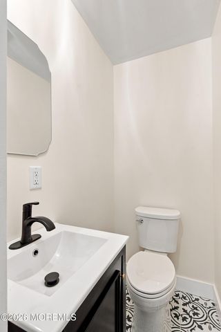 17 Mohawk Drive, Matawan, NJ 07747