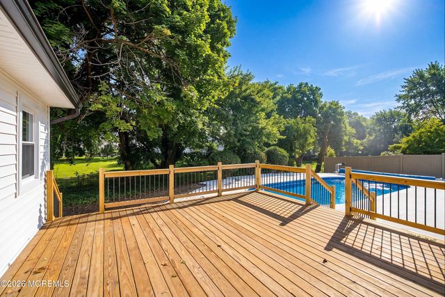 17 Mohawk Drive, Matawan, NJ 07747