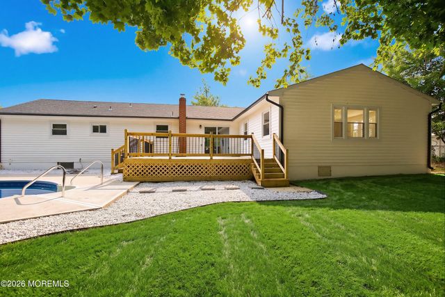 17 Mohawk Drive, Matawan, NJ 07747