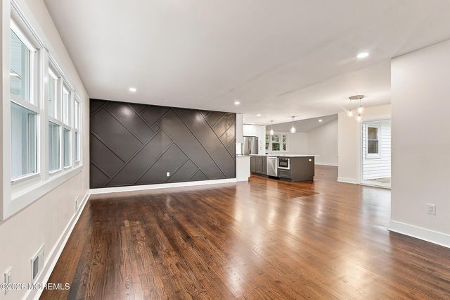 17 Mohawk Drive, Matawan, NJ 07747
