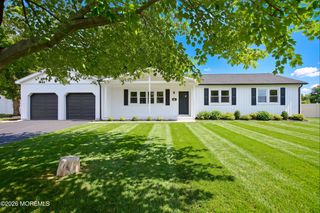17 Mohawk Drive, Matawan, NJ 07747