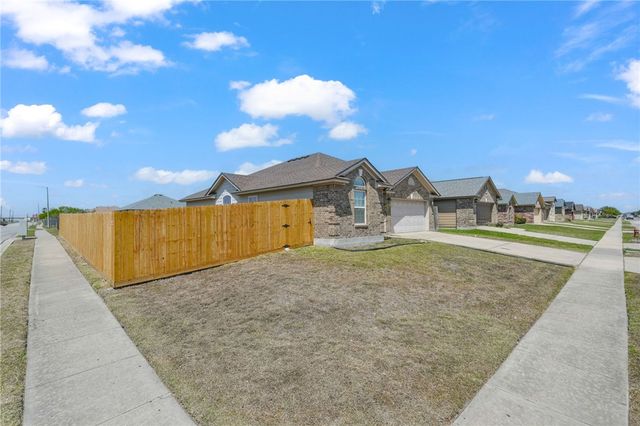 1000 Imperial St, Portland, TX 78374