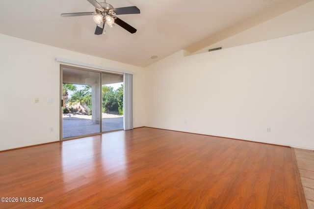 1047 N Cowboy Canyon Drive, Green Valley, AZ 85614