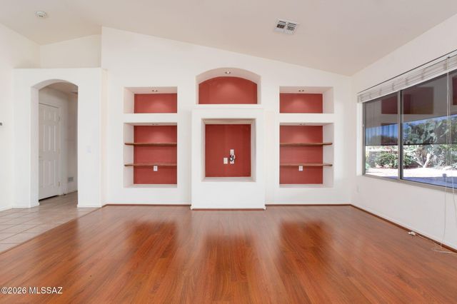 1047 N Cowboy Canyon Drive, Green Valley, AZ 85614