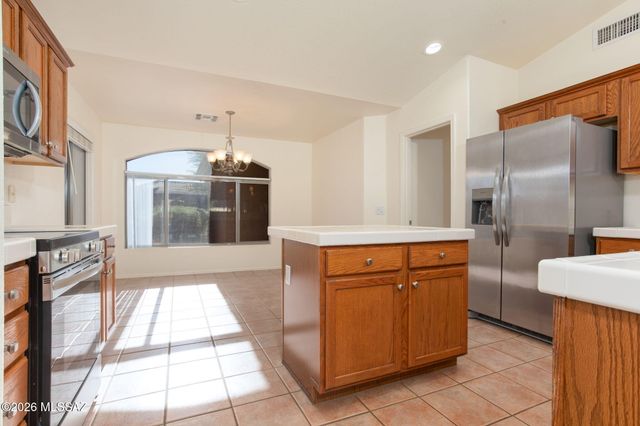 1047 N Cowboy Canyon Drive, Green Valley, AZ 85614