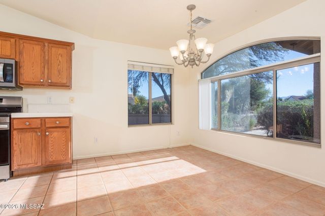 1047 N Cowboy Canyon Drive, Green Valley, AZ 85614