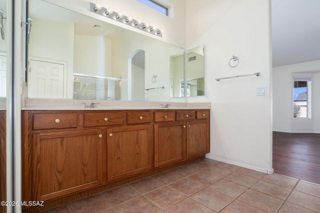 1047 N Cowboy Canyon Drive, Green Valley, AZ 85614