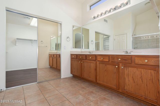 1047 N Cowboy Canyon Drive, Green Valley, AZ 85614