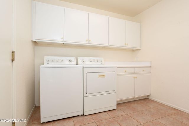 1047 N Cowboy Canyon Drive, Green Valley, AZ 85614