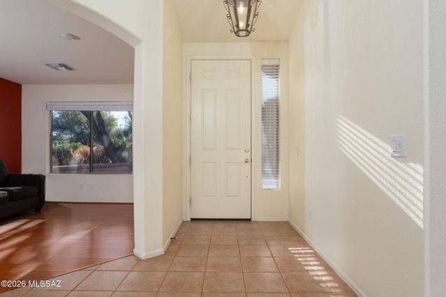 1047 N Cowboy Canyon Drive, Green Valley, AZ 85614