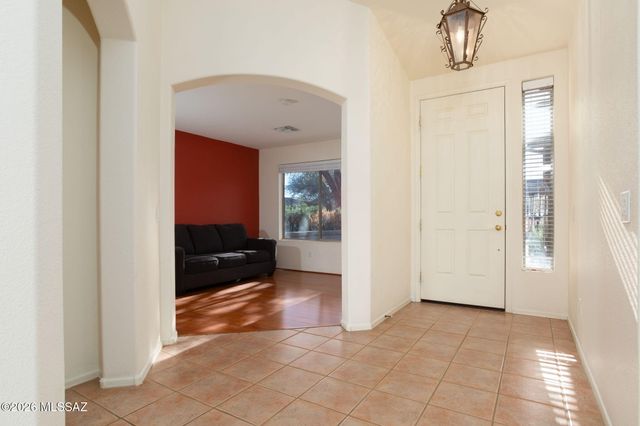 1047 N Cowboy Canyon Drive, Green Valley, AZ 85614