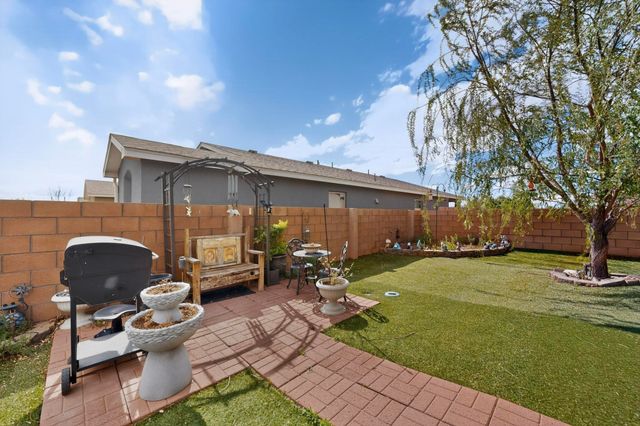 2700 Rio Del Norte, Santa Fe, NM 87507