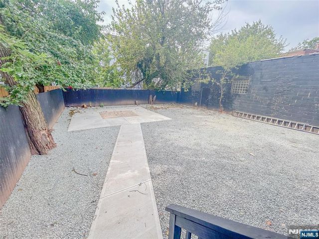 413 S 16th Street, Newark, NJ 07103