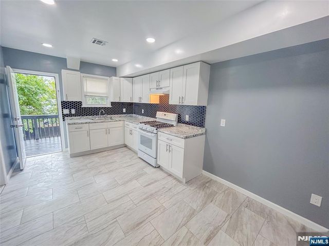 413 S 16th Street, Newark, NJ 07103