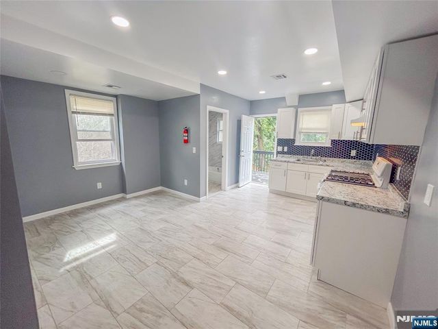 413 S 16th Street, Newark, NJ 07103