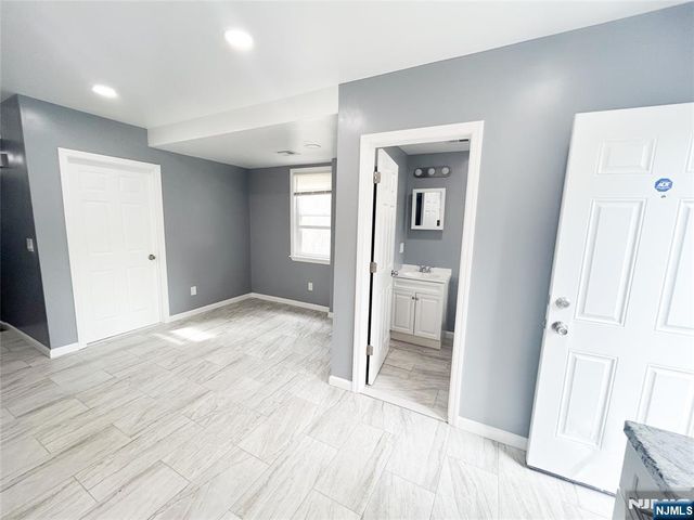 413 S 16th Street, Newark, NJ 07103