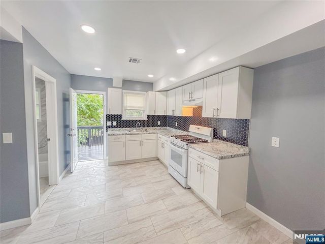 413 S 16th Street, Newark, NJ 07103