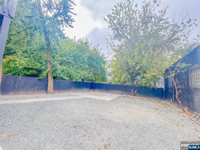 413 S 16th Street, Newark, NJ 07103