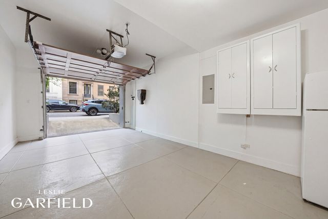 432 E 84TH Street, New York City, NY 10028