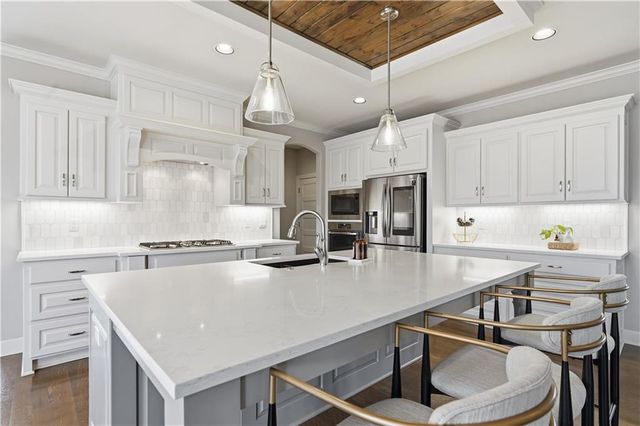 16200 Stearns Street, Overland Park, KS 66221