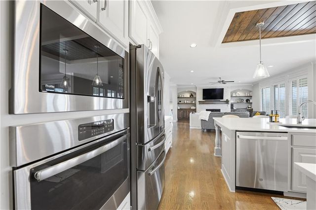 16200 Stearns Street, Overland Park, KS 66221